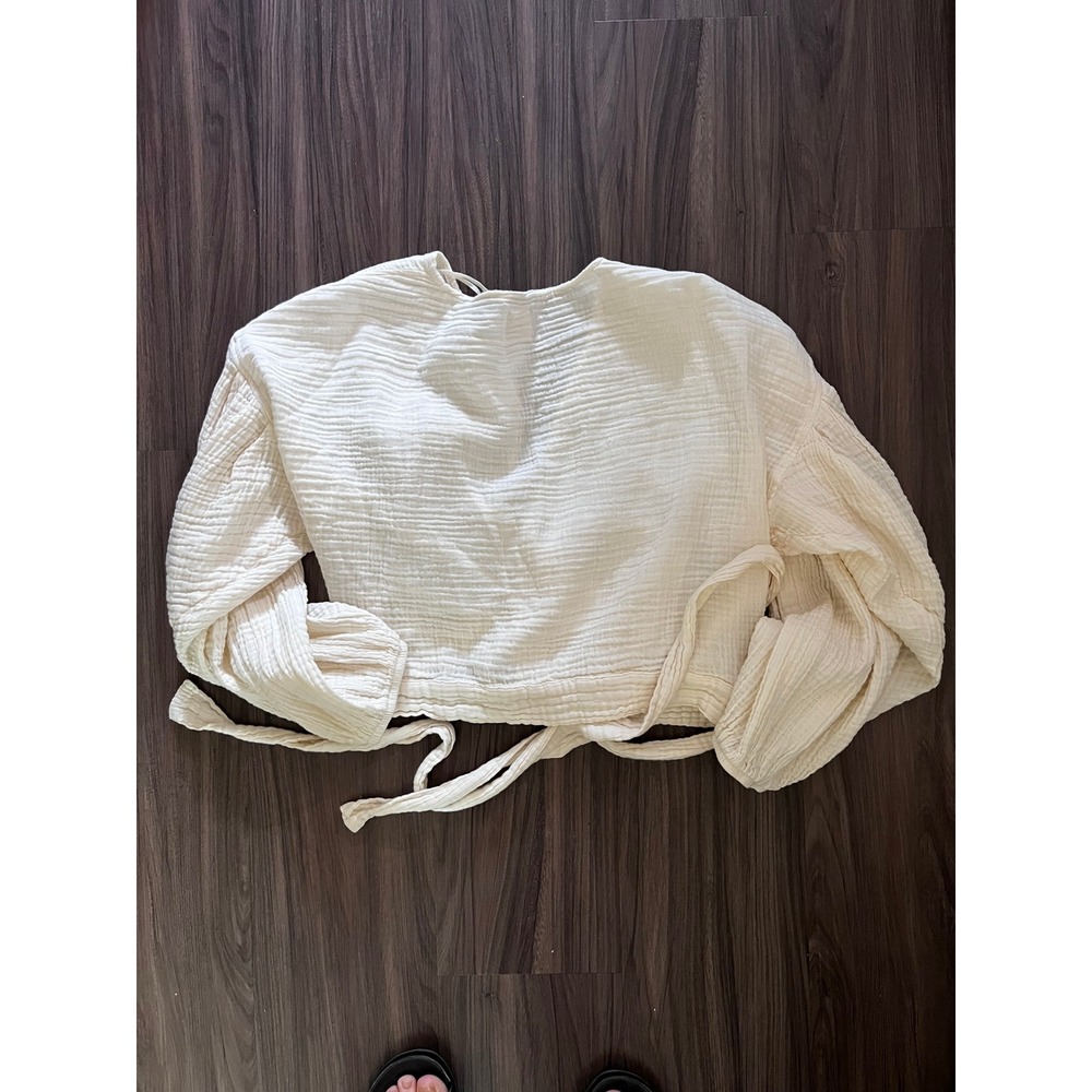 Pokoloko Cotton Gauze Balloon Sleeve V-Neck Wrap Top Top in Cream size OS - Picture 9 of 13